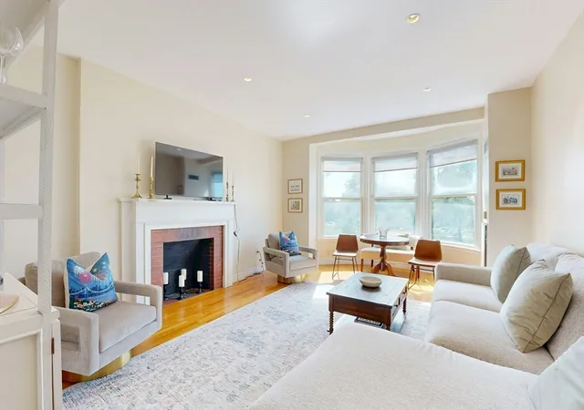 2nd image of 4 Charlesgate E #406, Boston, MA 02215 | MLS# 73566412