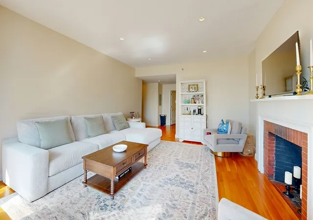 Listing Photo 4 - Condo for sale in The Charlesgate located at 4 Charlesgate E, Boston, MA 02215 - Unit #406