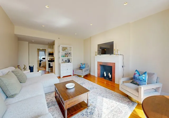 Listing Photo 5 - Condo for sale in The Charlesgate located at 4 Charlesgate E, Boston, MA 02215 - Unit #406