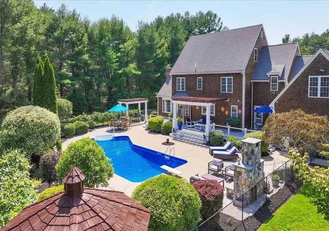Photo 3 of Sale Pending at 37 Wyndemere Ct, Plymouth, MA 02360 | MLS# 73545119 | Listing updated on 2026-08-27