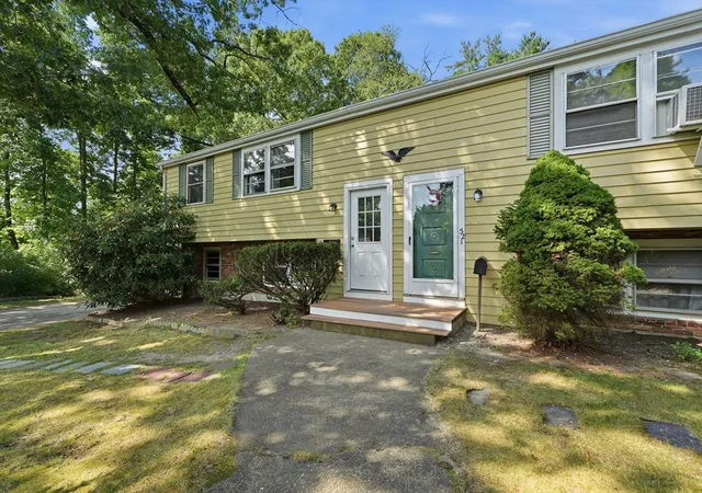 3rd image of 50-52 Dublin Row, Rockland, MA 02370 | MLS# 73556362
