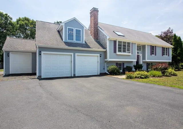2nd image of 37 Yearling Run Rd, Buzzards Bay, MA 02532 | MLS# 73549727