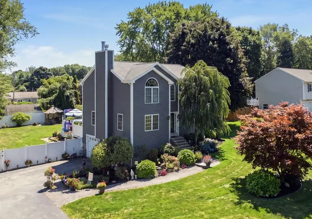 2nd image of 10 Fairfield Dr, Dudley, MA 01571 | MLS# 73560101