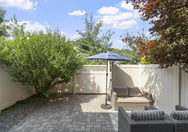 2nd image of 11 Oak St, Wellesley, MA 02482