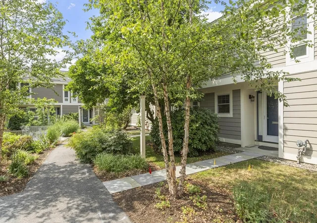 2nd image of 11 Oak Street #33, Wellesley, MA 02482 | MLS# 73550145