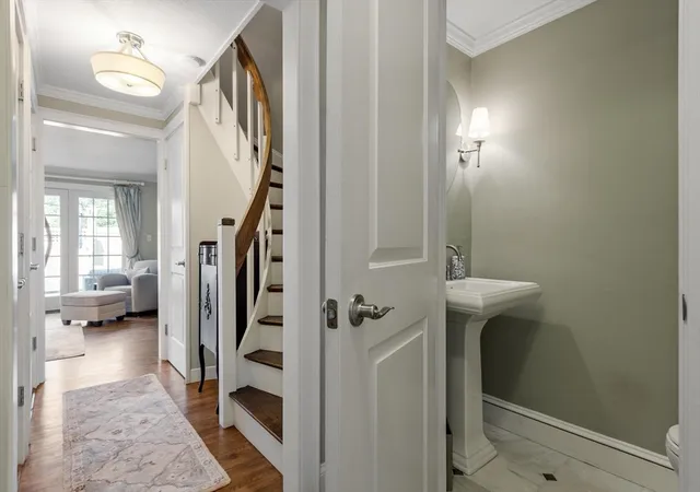 Listing Photo 4 - Condo for sale in building located at 11 Oak St, Wellesley, MA 02482 - Unit #33