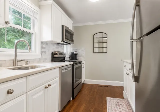 Listing Photo 5 - Condo for sale in building located at 11 Oak St, Wellesley, MA 02482 - Unit #33