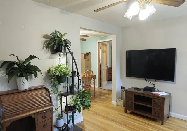 3rd image of 10 Larsen Ln, North Billerica, MA 01862 | MLS# 73541536