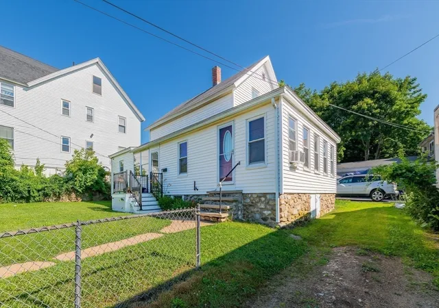 25th image of 10 Snow St, Southbridge, MA 01550 | MLS# 73550140