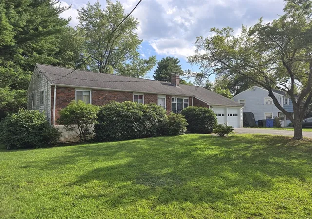 1st image of 984 Pleasant St, Framingham, MA 01701 | MLS# 73563604