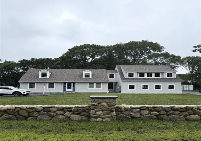 Photo 3 of Single family home for sale at 4 Edgerton Dr, Falmouth, MA 02556 | MLS# 73568300 | Listing updated on 2026-09-15