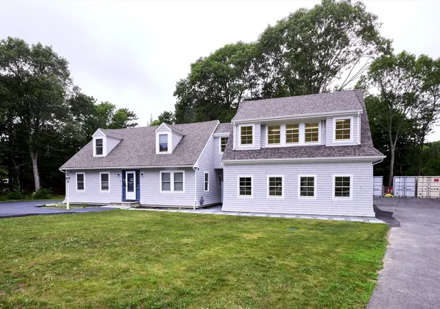 Photo 3 of Single family home for sale at 4 Edgerton Dr, Falmouth, MA 02556 | MLS# 73568300 | Listing updated on 2026-09-15