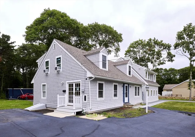 Photo 4 of Single family home for sale at 4 Edgerton Dr, Falmouth, MA 02556 | MLS# 73568300 | Listing updated on 2026-09-15