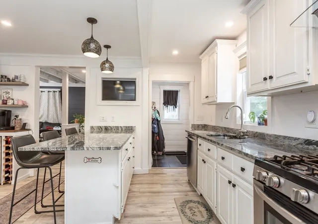 3rd image of 89 West St, Middleboro, MA 02346 | MLS# 73539882