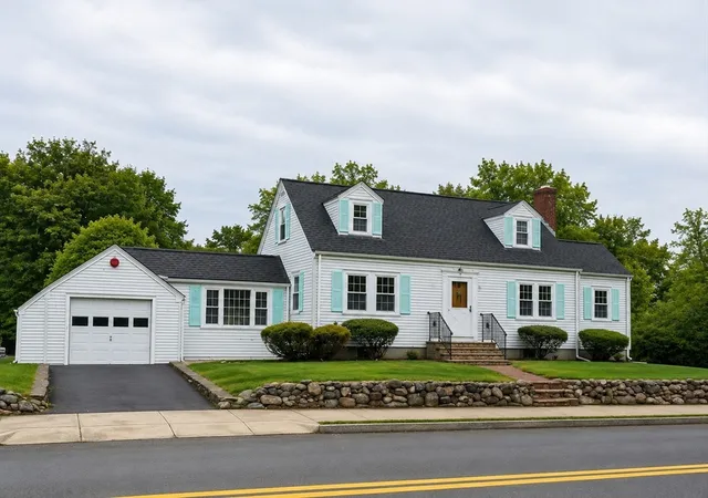 Homes for sale in Stoneham, MA | 63 Oak St, Stoneham, MA 02180 | MLS# 73518047