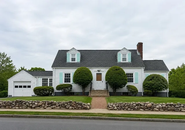 Homes for sale in Stoneham, MA | 63 Oak St, Stoneham, MA 02180 | MLS# 73518047