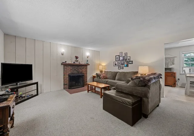4th image of 607-609 Flat Hill Rd, Lunenburg, MA 01462 | MLS# 73545621