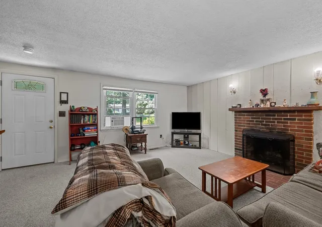 5th image of 607-609 Flat Hill Rd, Lunenburg, MA 01462 | MLS# 73545621