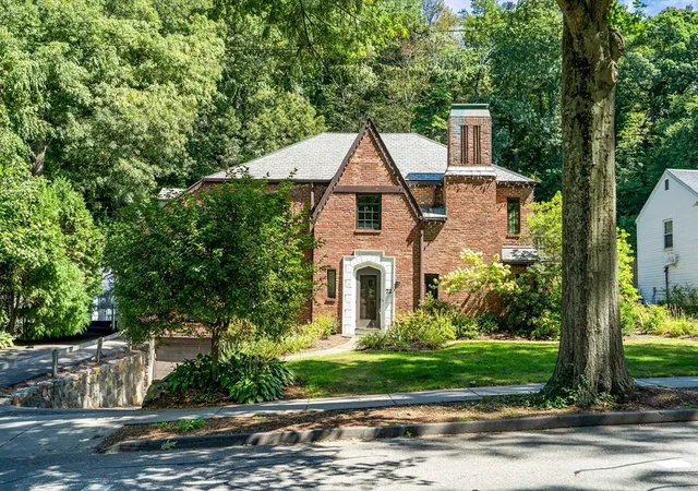 1st image of 72 Beverly Rd, Chestnut Hill, MA 02467 | MLS# 73569446