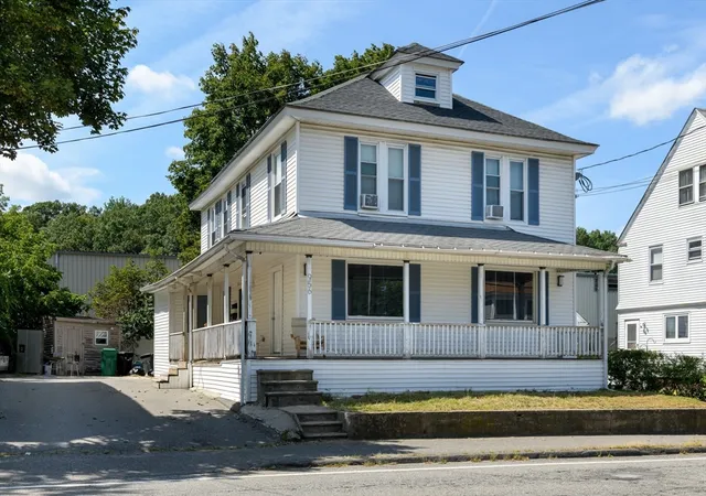 3rd image of 956 Main St, Clinton, MA 01510 | MLS# 73565363