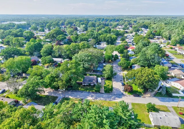 4th image of 403 Valley Rd, New Bedford, MA 02745 | MLS# 73548765