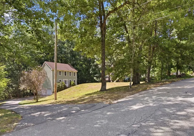 Photo 2 of Single family home for sale at 11 Navajo St, Hubbardston, MA 01452 | MLS# 73552183 | Listing updated on 2026-10-10
