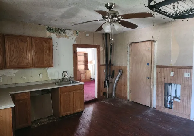 3rd image of 156 Grattan St, Chicopee, MA 01020 | MLS# 73530714