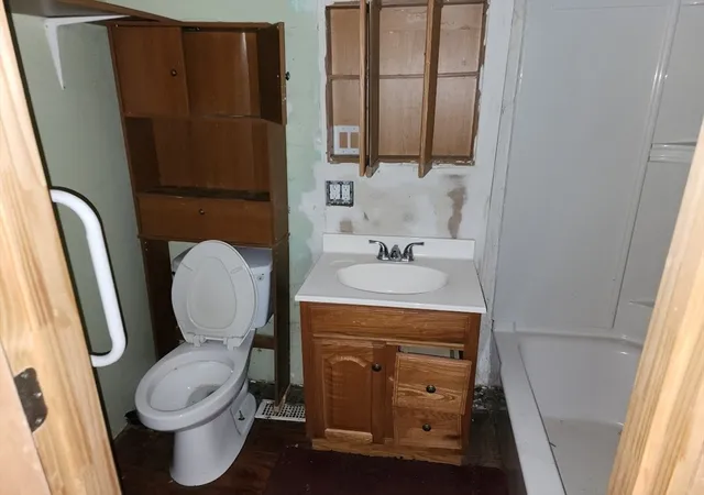 5th image of 156 Grattan St, Chicopee, MA 01020 | MLS# 73530714