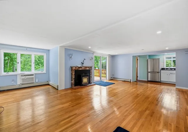 2nd image of 70 Muller Rd, Burlington, MA 01803 | MLS# 73567559