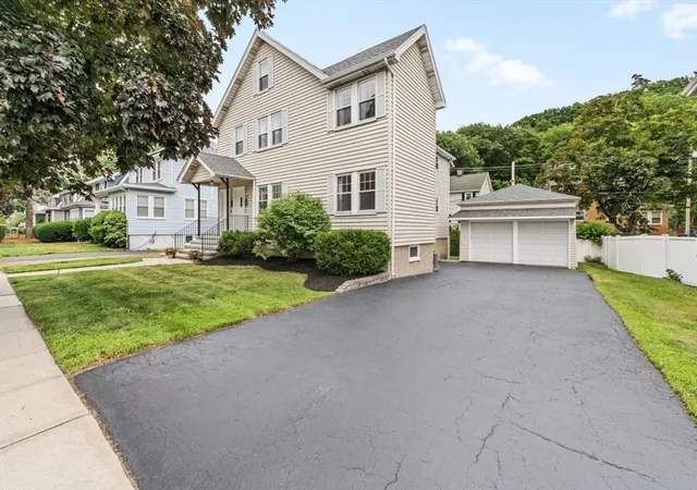 3rd image of 213-215 Main St, Melrose, MA 02176 | MLS# 73546276