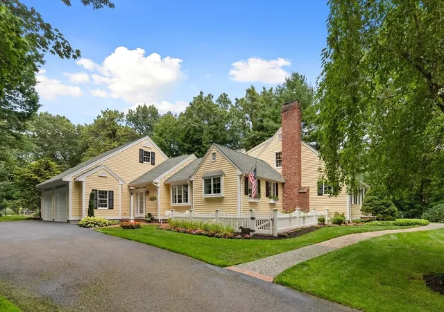 1st image of 22 Westover Dr, Lynnfield, MA 01940 | MLS# 73562331