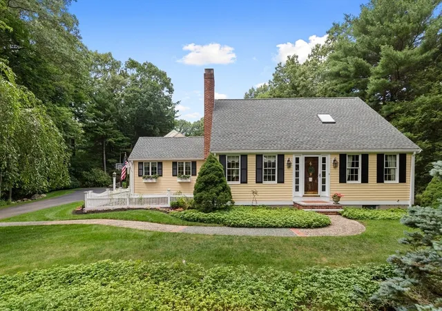 2nd image of 22 Westover Dr, Lynnfield, MA 01940 | MLS# 73562331