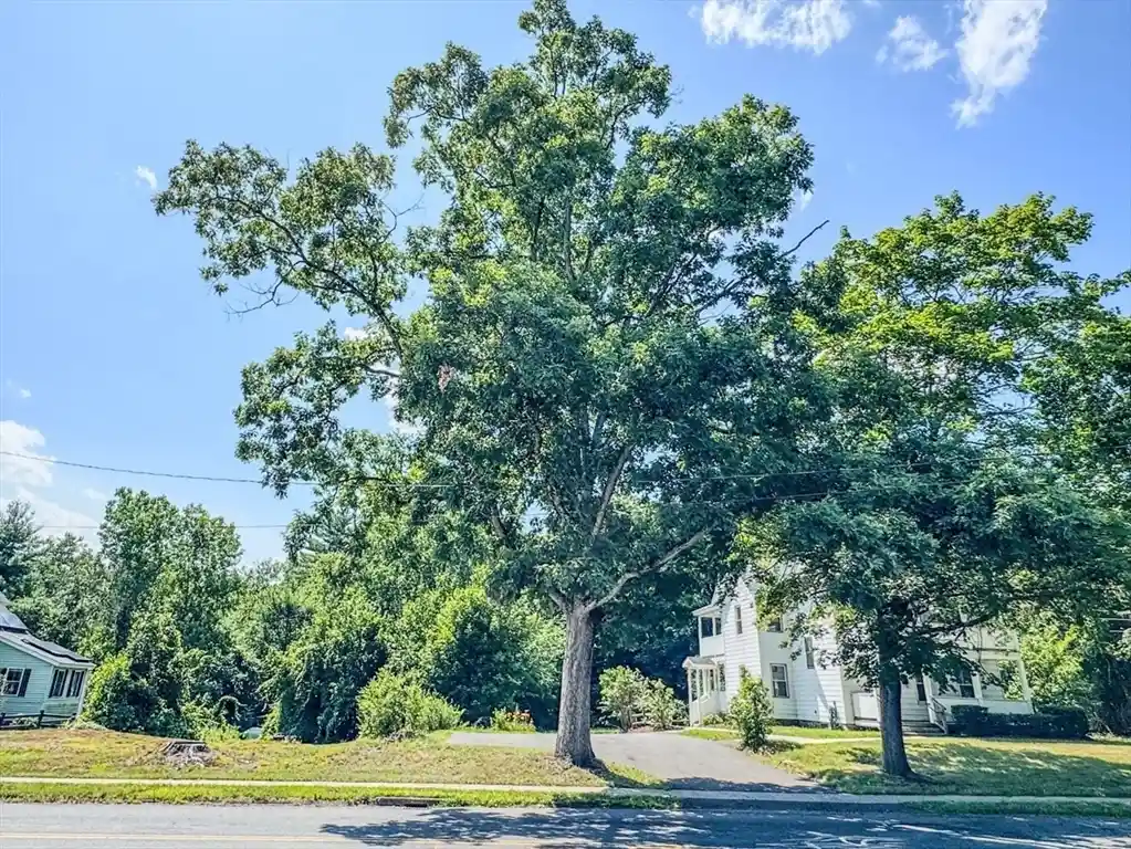 Listing Photo 2 - Condo for sale in 344 Conway St located at 344 Conway St, Greenfield, MA 01301 - Unit 344 Conway St