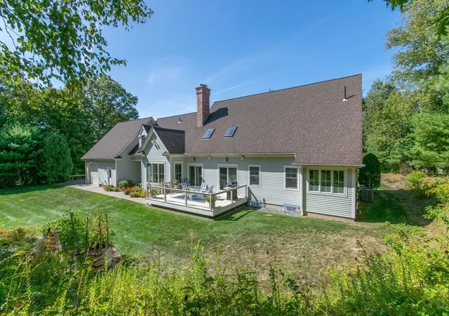 3rd image of 7 Western View Rd, Holyoke, MA 01040 | MLS# 73437305