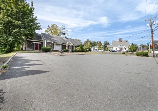 2nd image of 11 Maple St, West Newbury, MA 01985 | MLS# 73546314