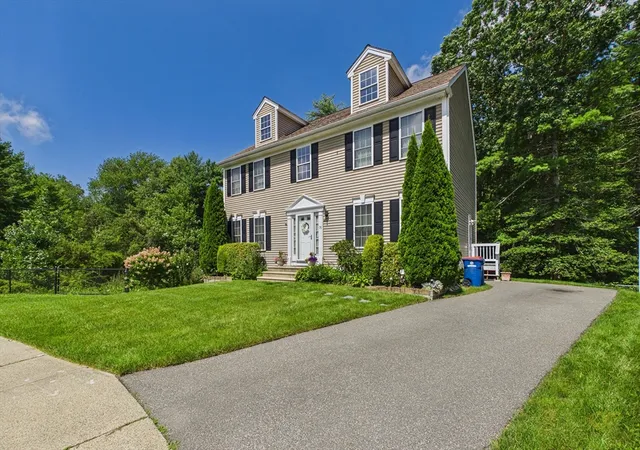 4th image of 76 Erin Ct, New Bedford, MA 02745 | MLS# 73561132