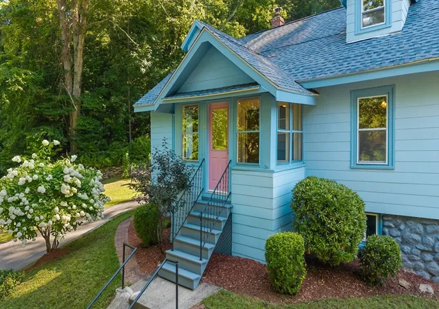 Photo 3 of Sale Pending at 10 Tilbury St, Worcester, MA 01603 | MLS# 73567354 | Listing updated on 2026-08-29