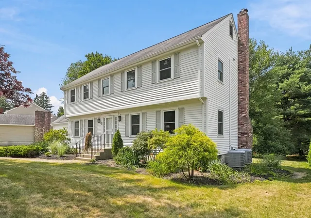 2nd image of 8 Flanagan Dr, Framingham, MA 01701 | MLS# 73553743