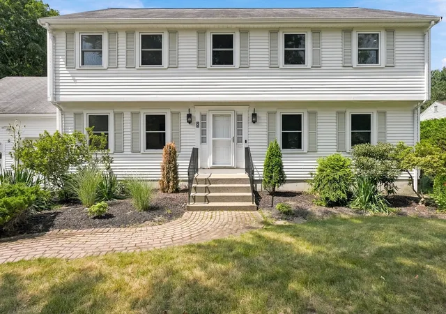 3rd image of 8 Flanagan Dr, Framingham, MA 01701 | MLS# 73553743