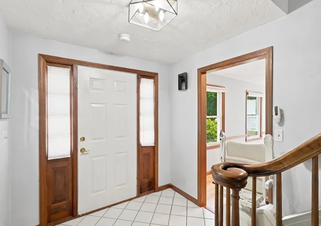 4th image of 8 Flanagan Dr, Framingham, MA 01701 | MLS# 73553743