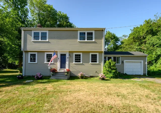 2nd image of 12 Cairnslea Ln, Scituate, MA 02066 | MLS# 73554411