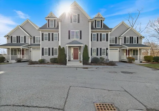 2nd image of 10 Cunningham Ln #204, Billerica, MA 01821 | MLS# 73534377