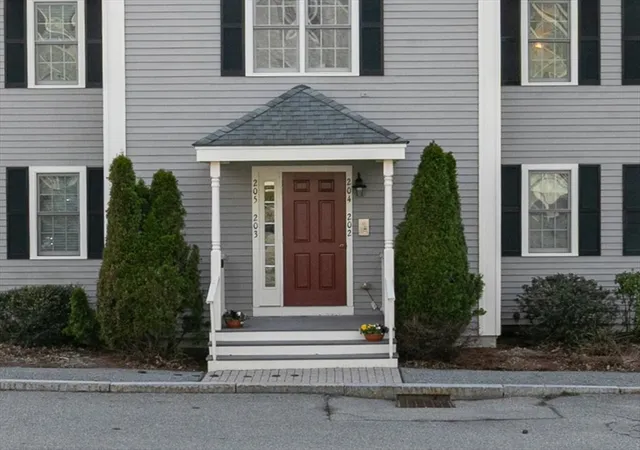 3rd image of 10 Cunningham Ln #204, Billerica, MA 01821 | MLS# 73534377
