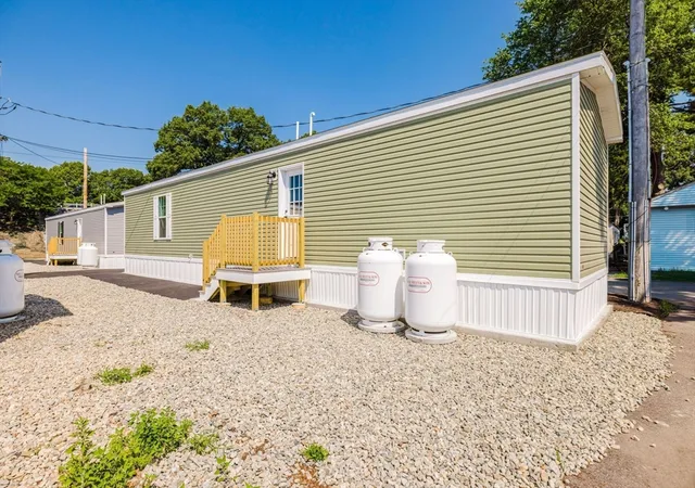 26th image of 1346 Newport Ave #A3, Attleboro, MA 02703 | MLS# 73548741