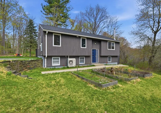 Homes for sale in Easthampton, MA | 138 West St, Easthampton, MA 01027 | MLS# 73507885