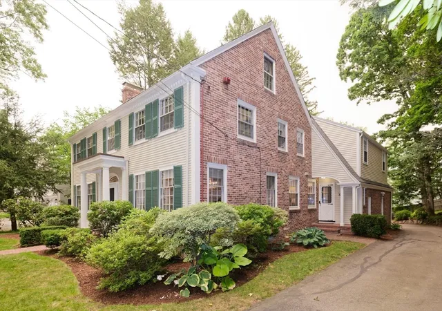 2nd image of 133 Arnold Rd, Newton Center, MA 02459 | MLS# 73550538