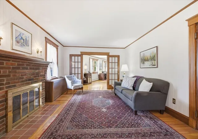 2nd image of 366 Warren St, Needham, MA 02492 | MLS# 73538550