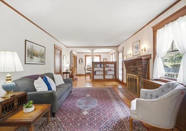 3rd image of 366 Warren St, Needham, MA 02492 | MLS# 73538550