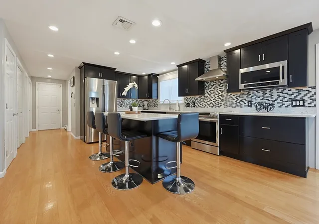 4th image of 10 Bryan Dr, Taunton, MA 02780 | MLS# 73565204
