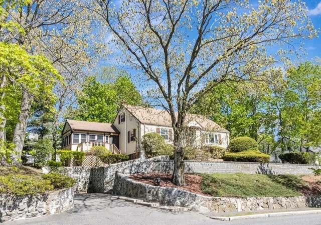 4th image of 19 Saville St, Saugus, MA 01906 | MLS# 73510598
